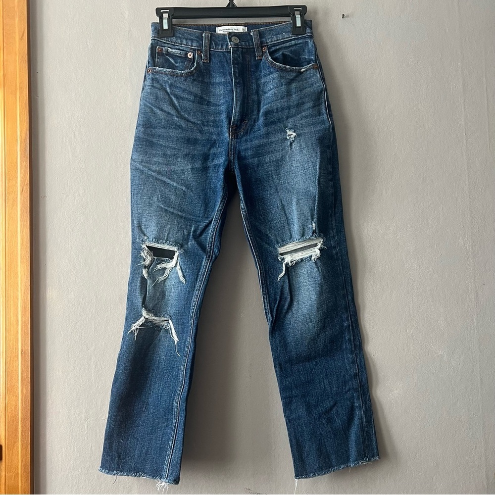 Abercrombie and Fitch Distressed The Ankle Straight Ultra High Rise Size 2/26